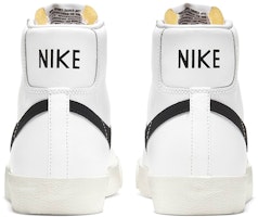 耐克Blazer Mid '77 复古白黑配色 BQ6806-100 Details for 耐克Blazer Mid '77 复古白黑配色 BQ6806-100