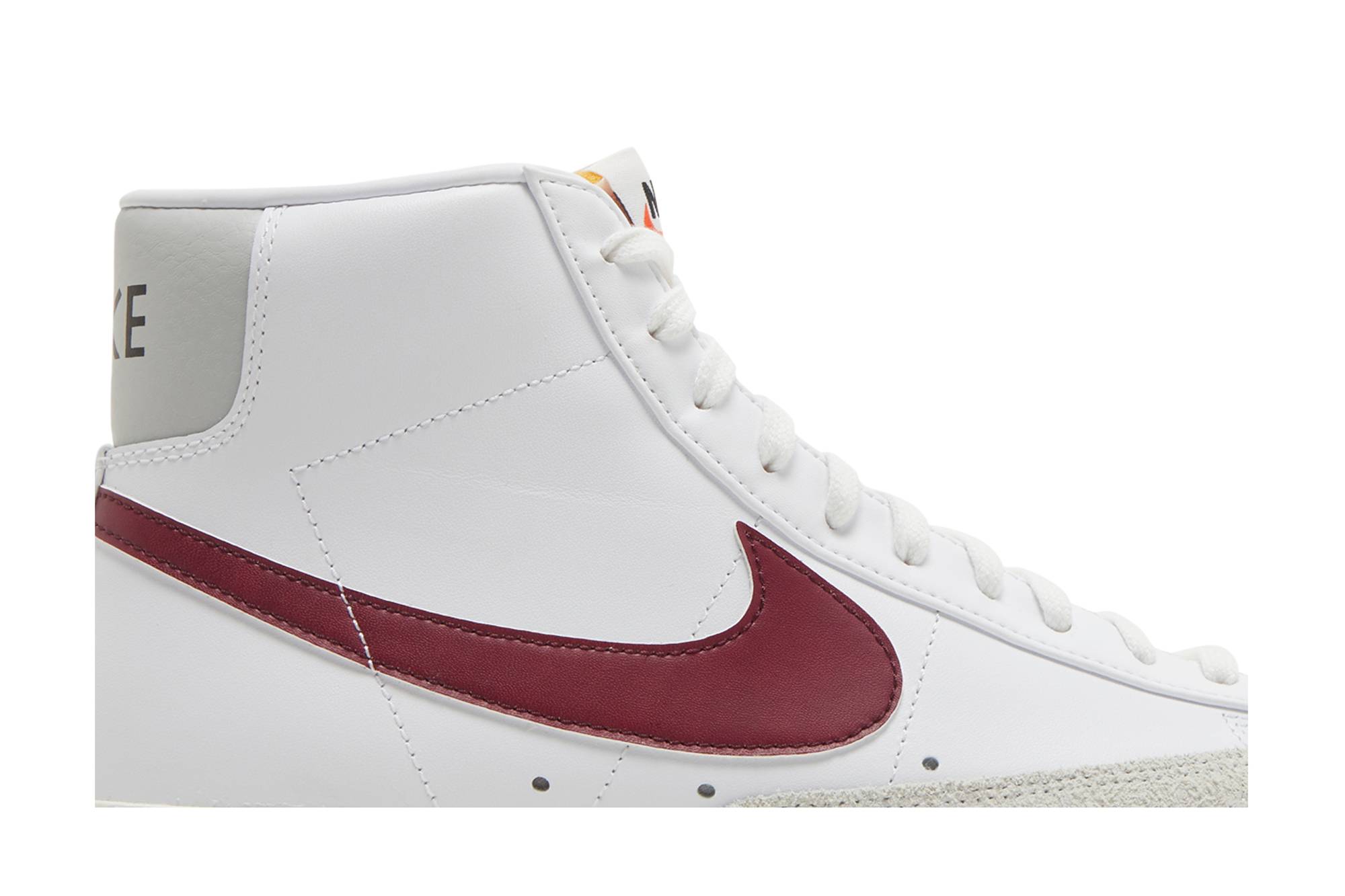 Order 나이키 블레이저 미드 '77 빈티지 '화이트 다크 비트루트' BQ6806-120