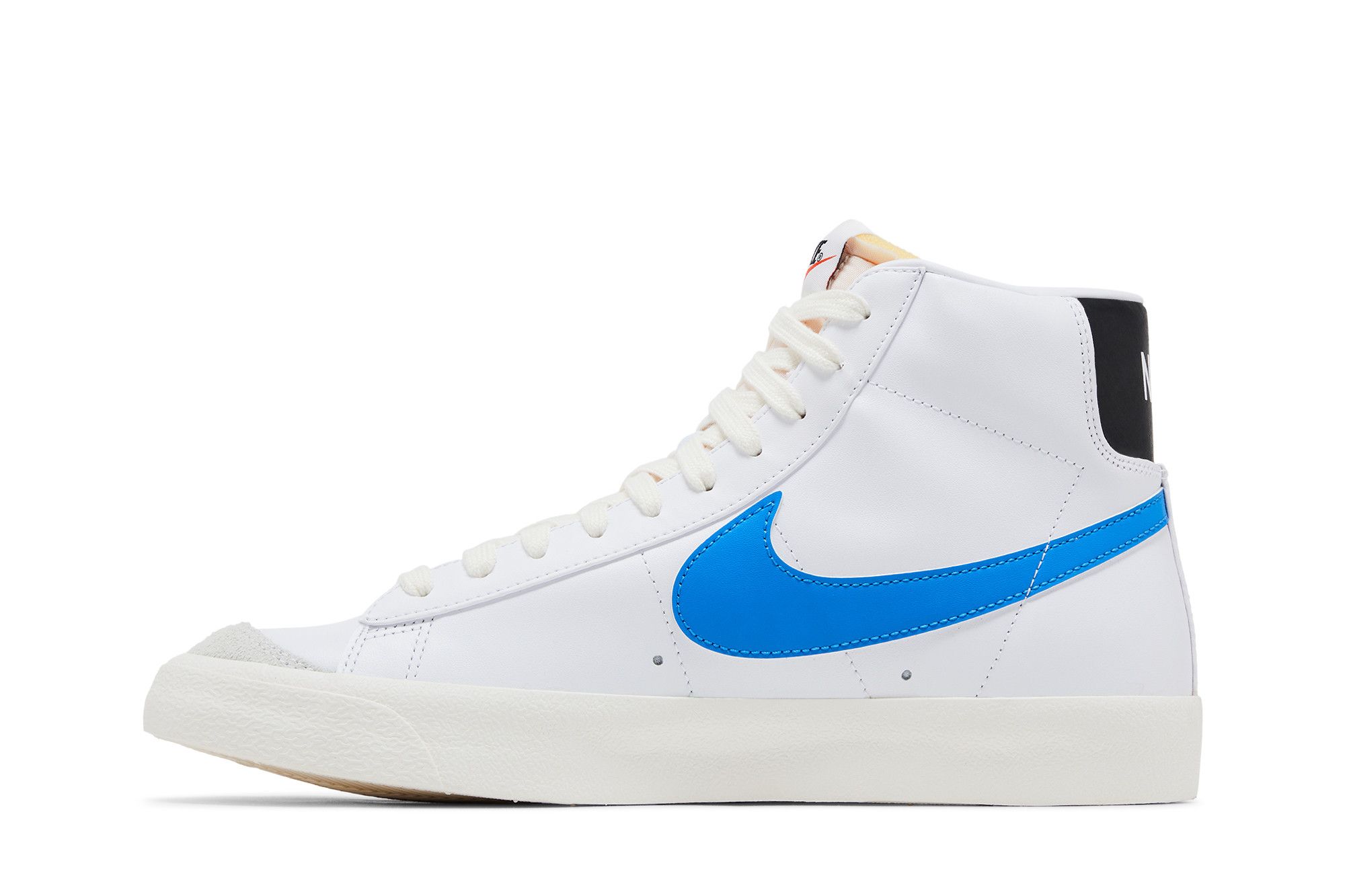 Lookbook Nike Blazer Mid '77 Vintage 'Putih Biru Foto Terang' BQ6806-118