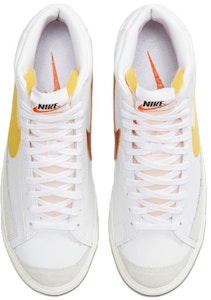Nike Blazer Mid 77 Vintage 复古休閒 中筒 滑板鞋 男款 白黃棕 Shop Nike Blazer Mid 77 Vintage 复古休閒 中筒 滑板鞋 男款 白黃棕