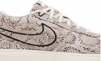 Nike Book 1 'Python' Sepatu Sneakers HJ5352-100 Order Nike Book 1 'Python' Sepatu Sneakers HJ5352-100