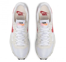 ナイキ チャレンジャー OG 白/赤 CW7654-100 Lookbook ナイキ チャレンジャー OG 白/赤 CW7654-100