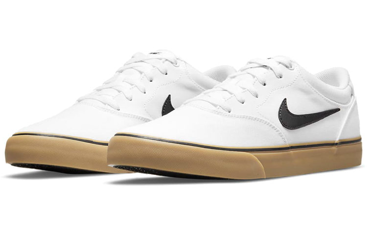 Shop Nike SB Chron Canvas 低筒板鞋 男女款 黑白