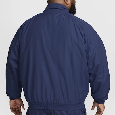 Nike Club Fleece Futura Zip Jaket Midnight Navy/Putih FZ0656-410 Sizing Nike Club Fleece Futura Zip Jaket Midnight Navy/Putih FZ0656-410