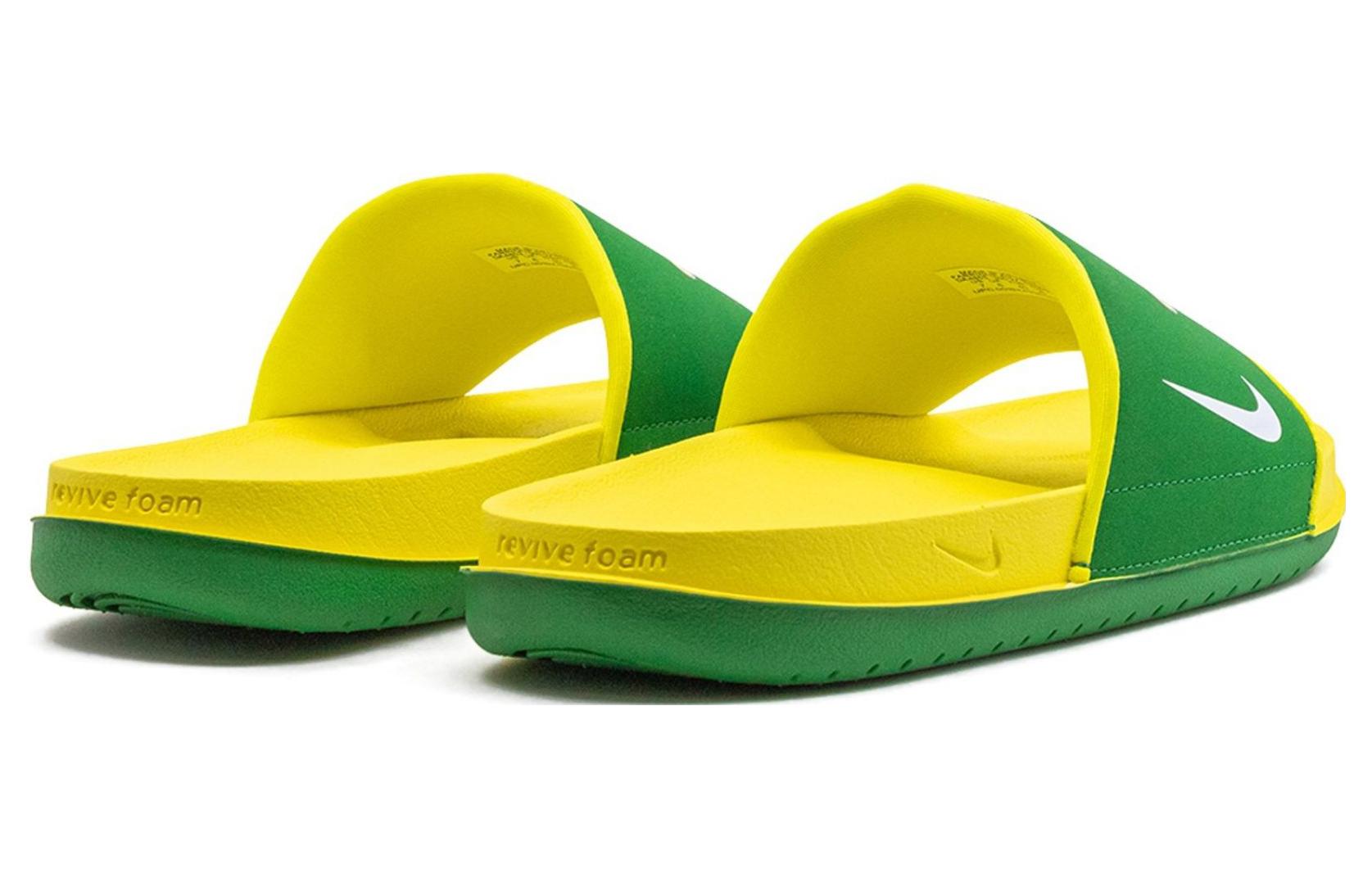 Shop 耐克大学系列拖鞋“俄勒冈鸭队” DA4853-300