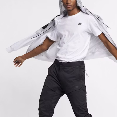 耐克可打包白色拼色连帽夹克 AR2210-100 Sizing 耐克可打包白色拼色连帽夹克 AR2210-100
