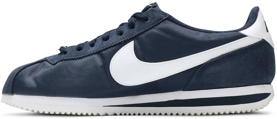 Nike Cortez Básico Nylon Obsidiana Blanco 'Plata Metálica'. 819720-411 Lookbook Nike Cortez Básico Nylon Obsidiana Blanco 'Plata Metálica'. 819720-411