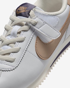 (JR) Nike Cortez Easy-On 'Putih Anggur Gelap' DM0951-109 Sizing (JR) Nike Cortez Easy-On 'Putih Anggur Gelap' DM0951-109