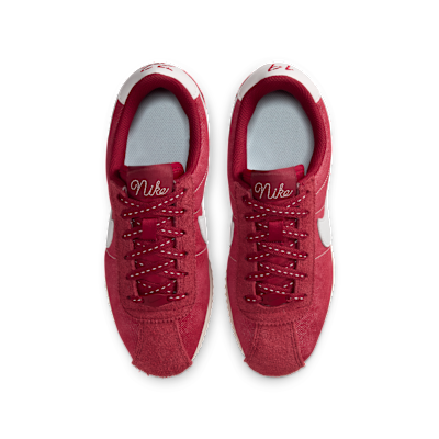 Shop Nike Cortez SE Rojo Team/Universitario/Azul Glaciar/Sail IM6968-600