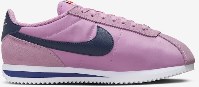 (W) Nike Cortez Tekstil 'Beyond Pink Putih' DZ2795-602 Lookbook (W) Nike Cortez Tekstil 'Beyond Pink Putih' DZ2795-602