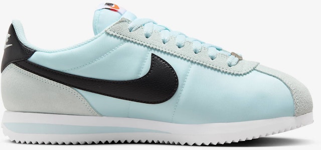 (W) Nike Cortez Tekstil 'Glacier Biru Putih' DZ2795-401 Lookbook (W) Nike Cortez Tekstil 'Glacier Biru Putih' DZ2795-401