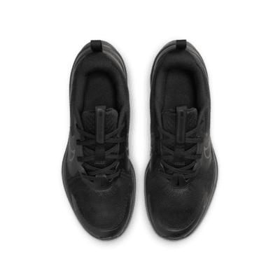 Shop (JR) Nike Cosmic Runner 黑色/黑色/煙燻灰 HM4402-001