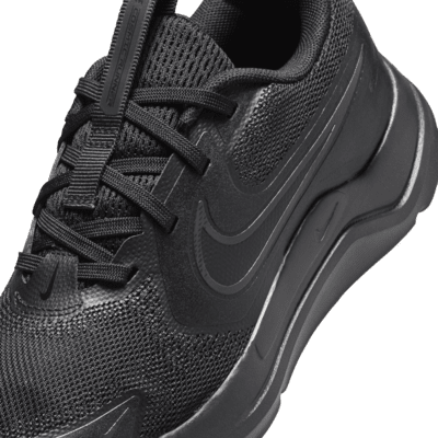 Sizing (JR) Nike Cosmic Runner 黑色/黑色/煙燻灰 HM4402-001