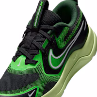 Sizing (JR) Nike Cosmic Runner 黑色/淺綠/毛皮/白色 HM4402-009