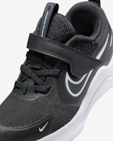 耐克宇宙跑鞋 HM4400-003 Sizing 耐克宇宙跑鞋 HM4400-003