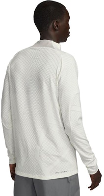 Nike Dri-FIT ADV Strike Elite 白色長袖圓領足球上衣 DN2791-133 Lookbook Nike Dri-FIT ADV Strike Elite 白色長袖圓領足球上衣 DN2791-133