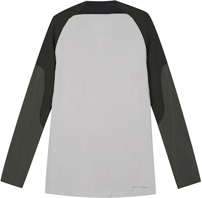 Nike Dri-Fit 巴塞隆納 23/24 配色拼接長袖足球上衣 綠色 DX2908-222 Lookbook Nike Dri-Fit 巴塞隆納 23/24 配色拼接長袖足球上衣 綠色 DX2908-222