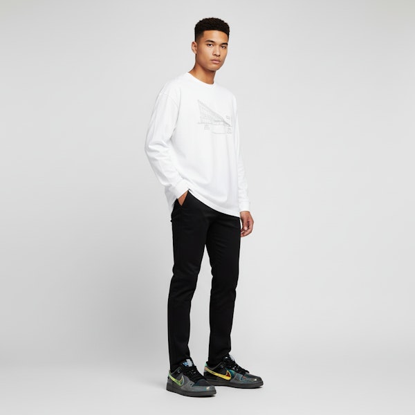 耐克Dunk低帮“忠于你的DNA - 灰色” FV3617-001 Lookbook 耐克Dunk低帮“忠于你的DNA - 灰色” FV3617-001