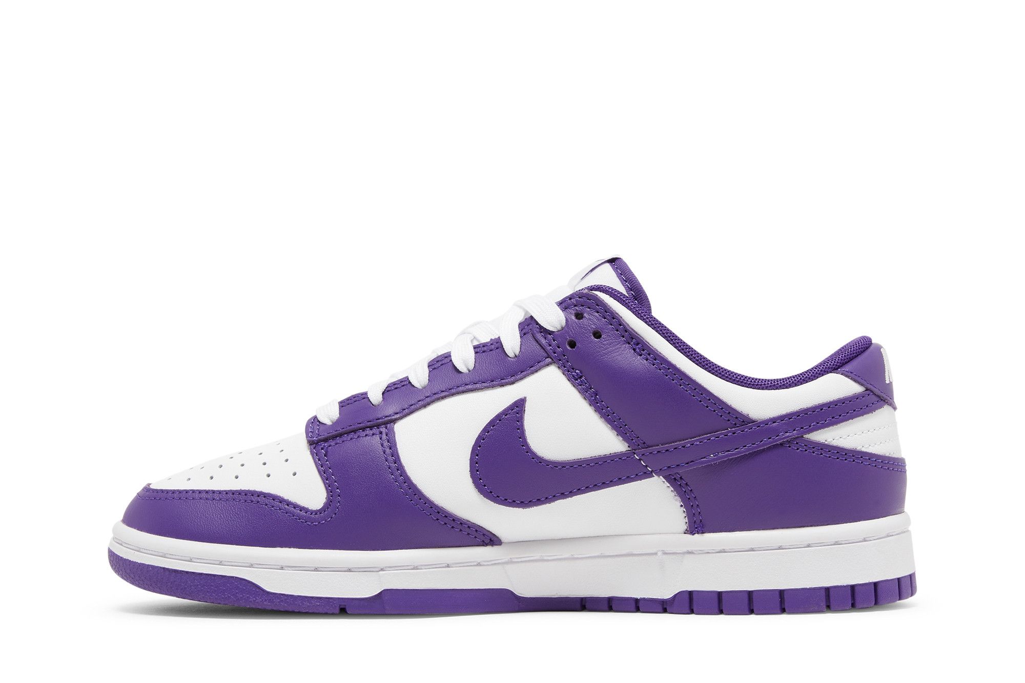 Shop Nike Dunk Low 'Ungu Lapangan' DD1391-104
