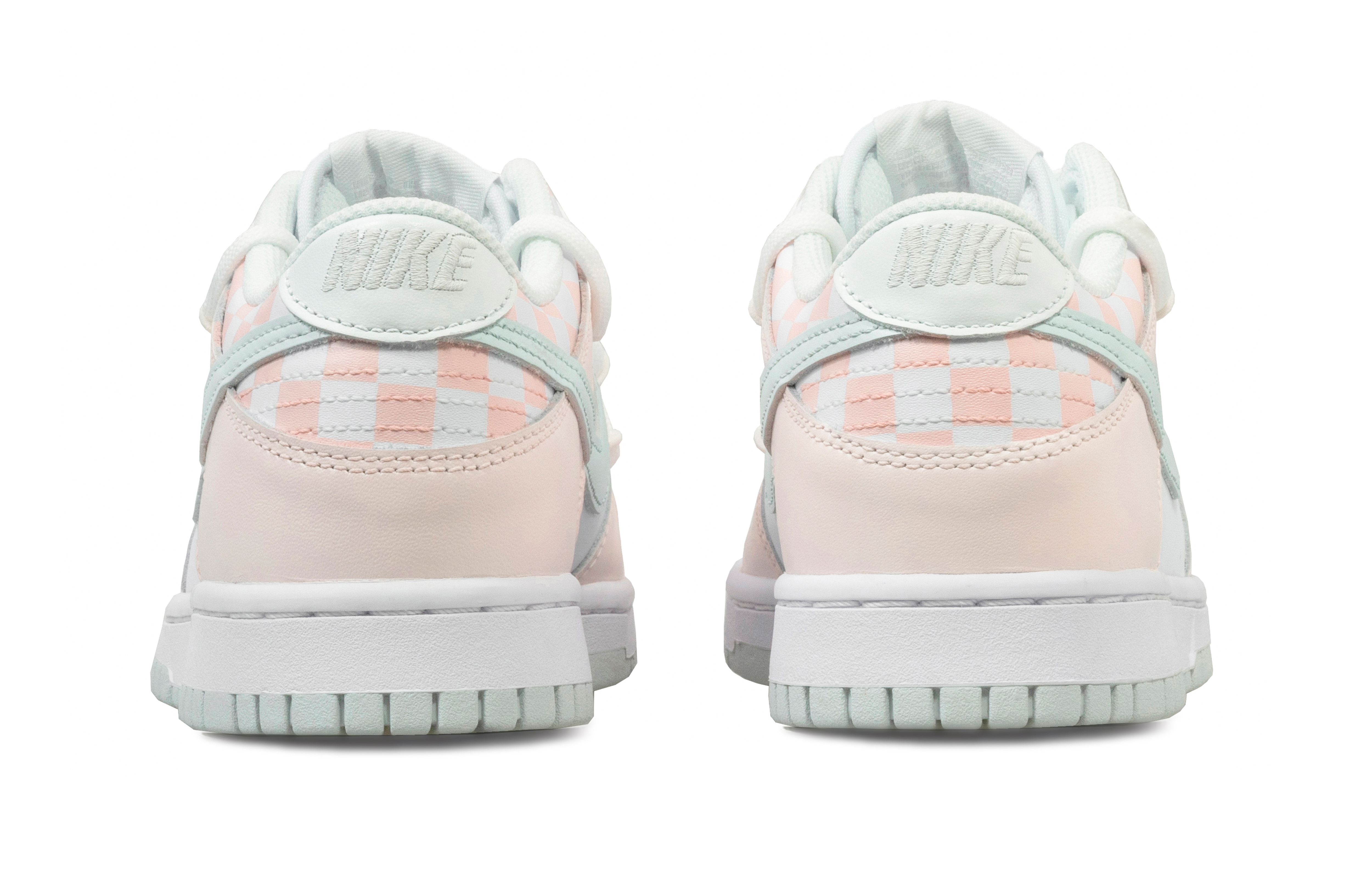 Shop 耐克Dunk Low '花卉信仰者' DH9765-102-447841