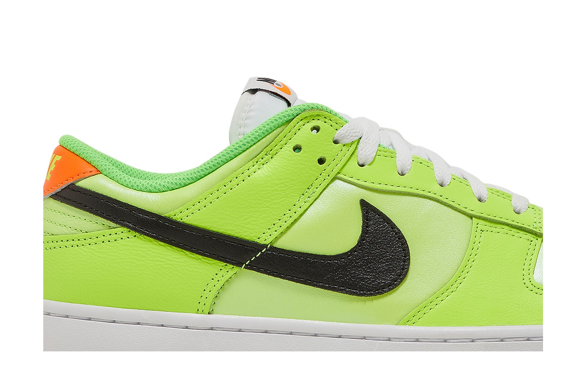 Lookbook Nike Dunk Low 'Brilla en la Oscuridad' FJ4610-702