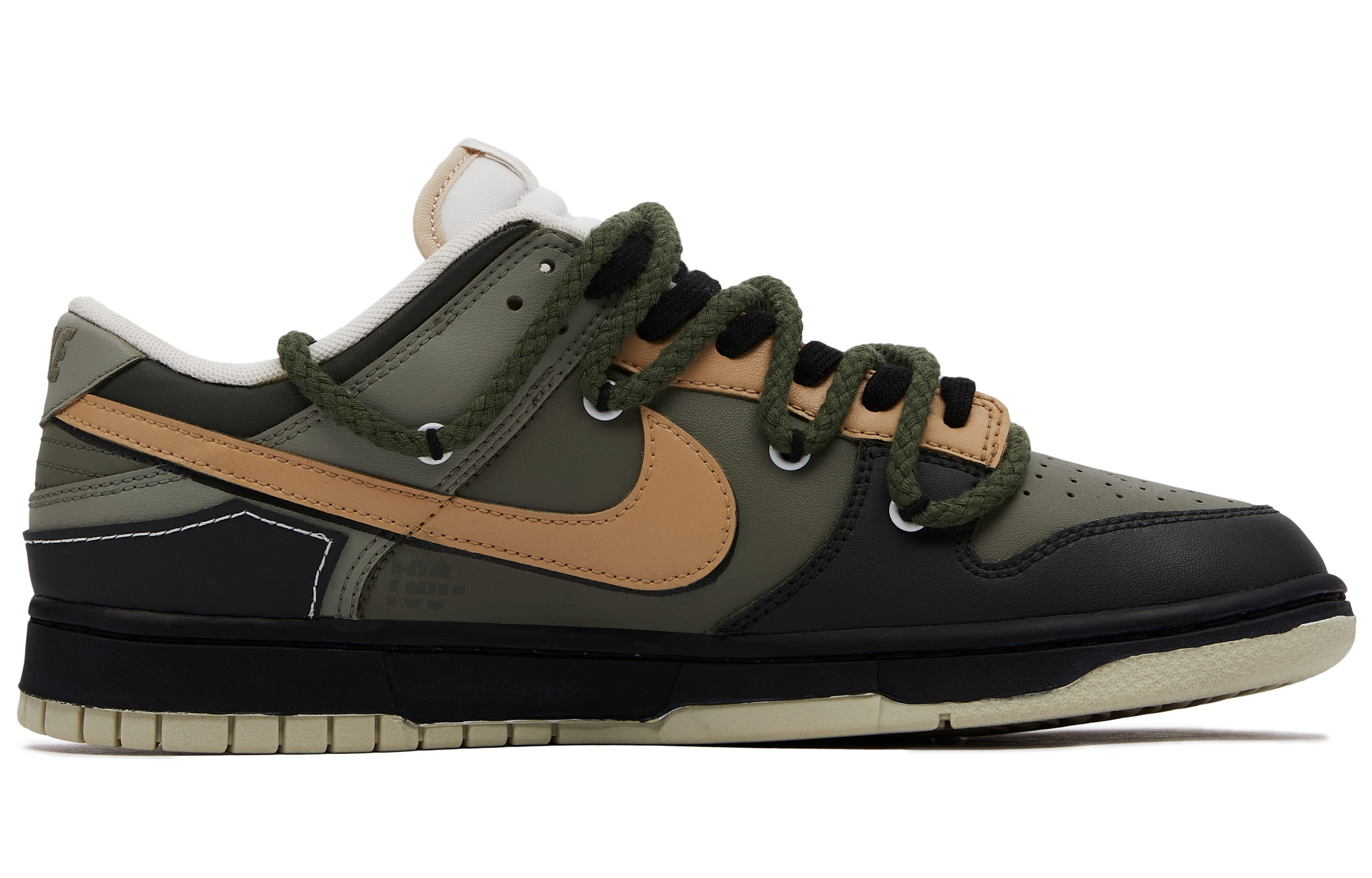Nike Dunk Low 'Panda Mischief - Space Exploration Astronaut' 圖 3