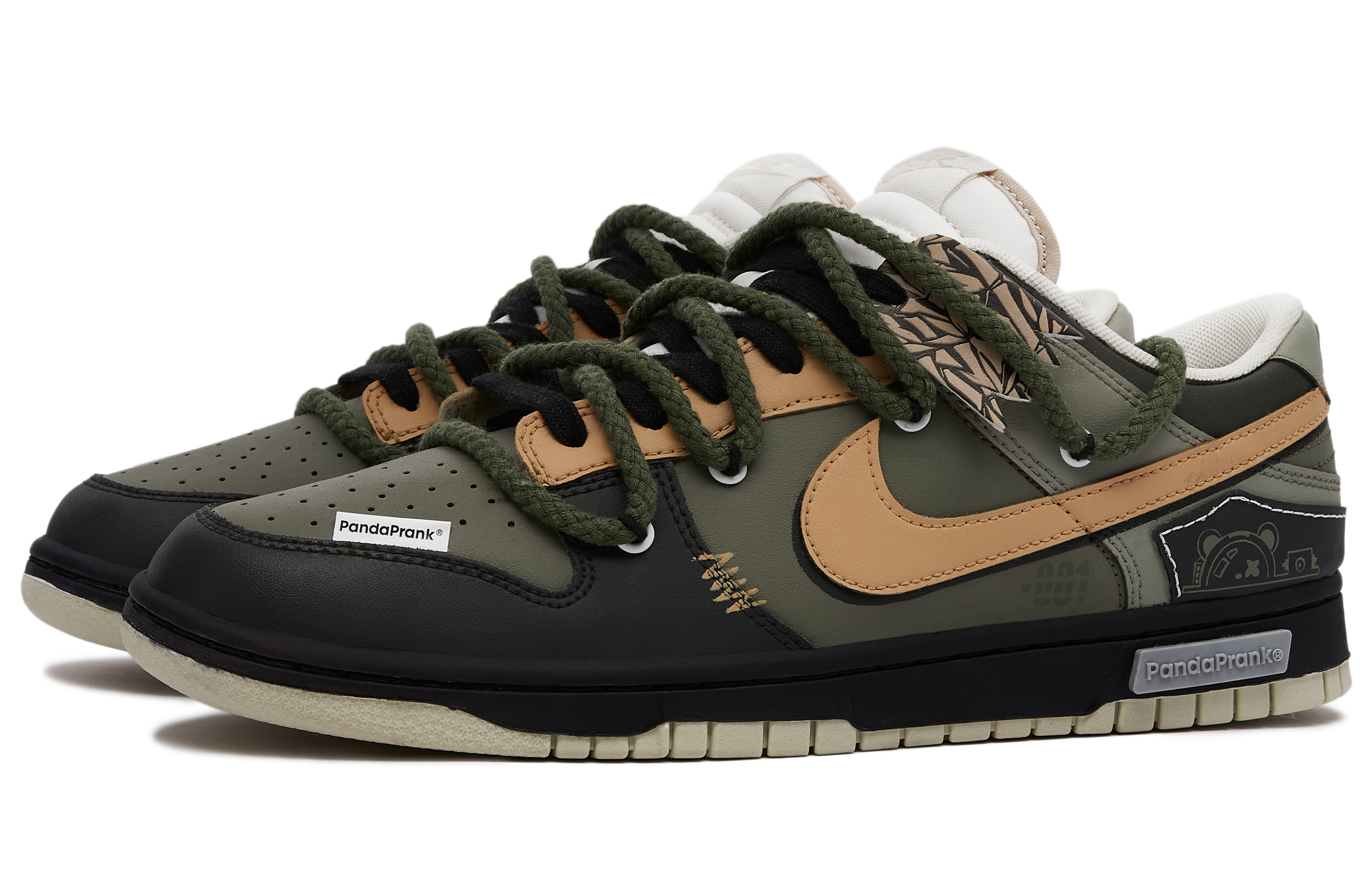 Nike Dunk Low 'Panda Mischief - Space Exploration Astronaut' 圖 4