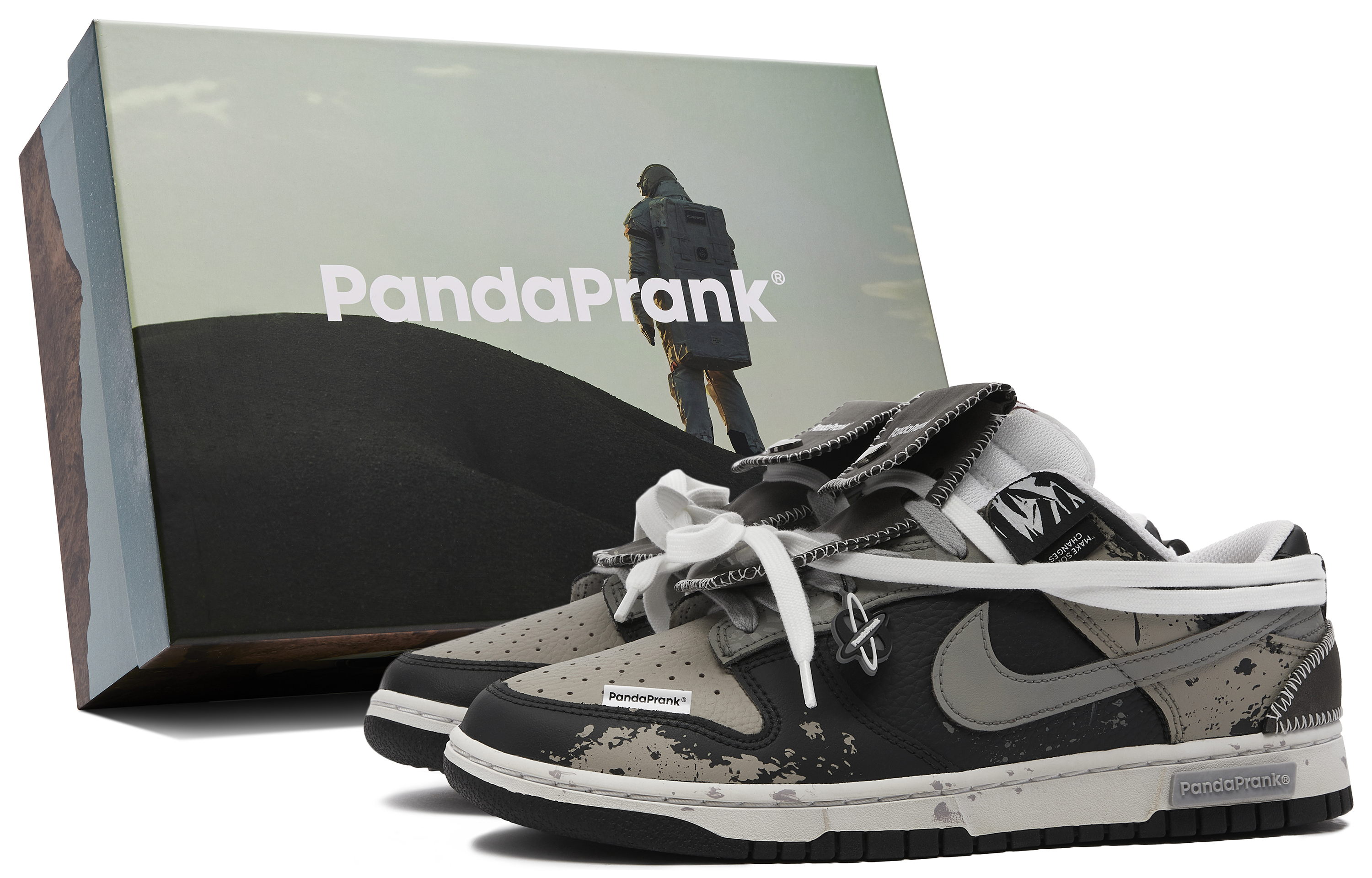 Buy 耐克Dunk Low '熊猫恶作剧太空探索' FB3354-001-481180