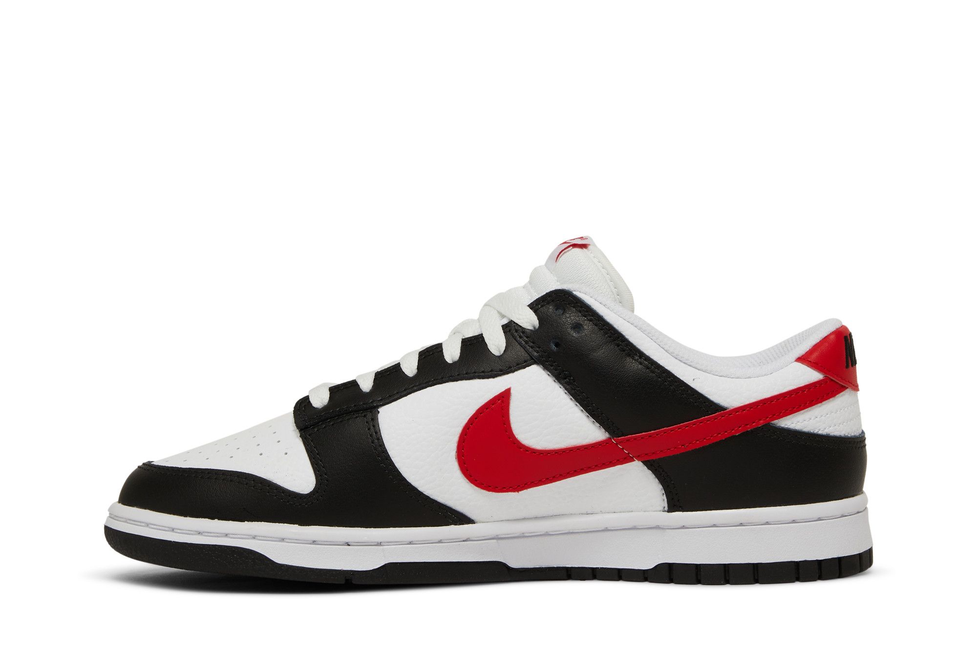 Shop Nike Dunk Low 'Panda con Swoosh Rojo' FB3354-001
