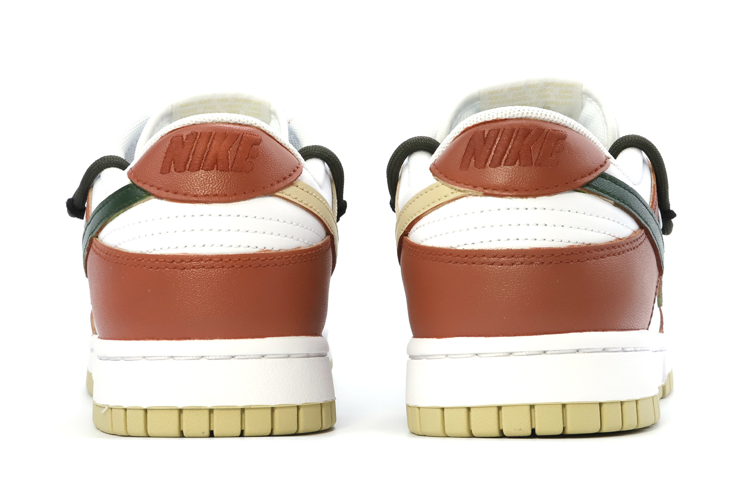 Shop 나이키 덩크 로우 '골드 사슴'(Nike 덩크 로우 '골드 사슴') DV0833-100-458154