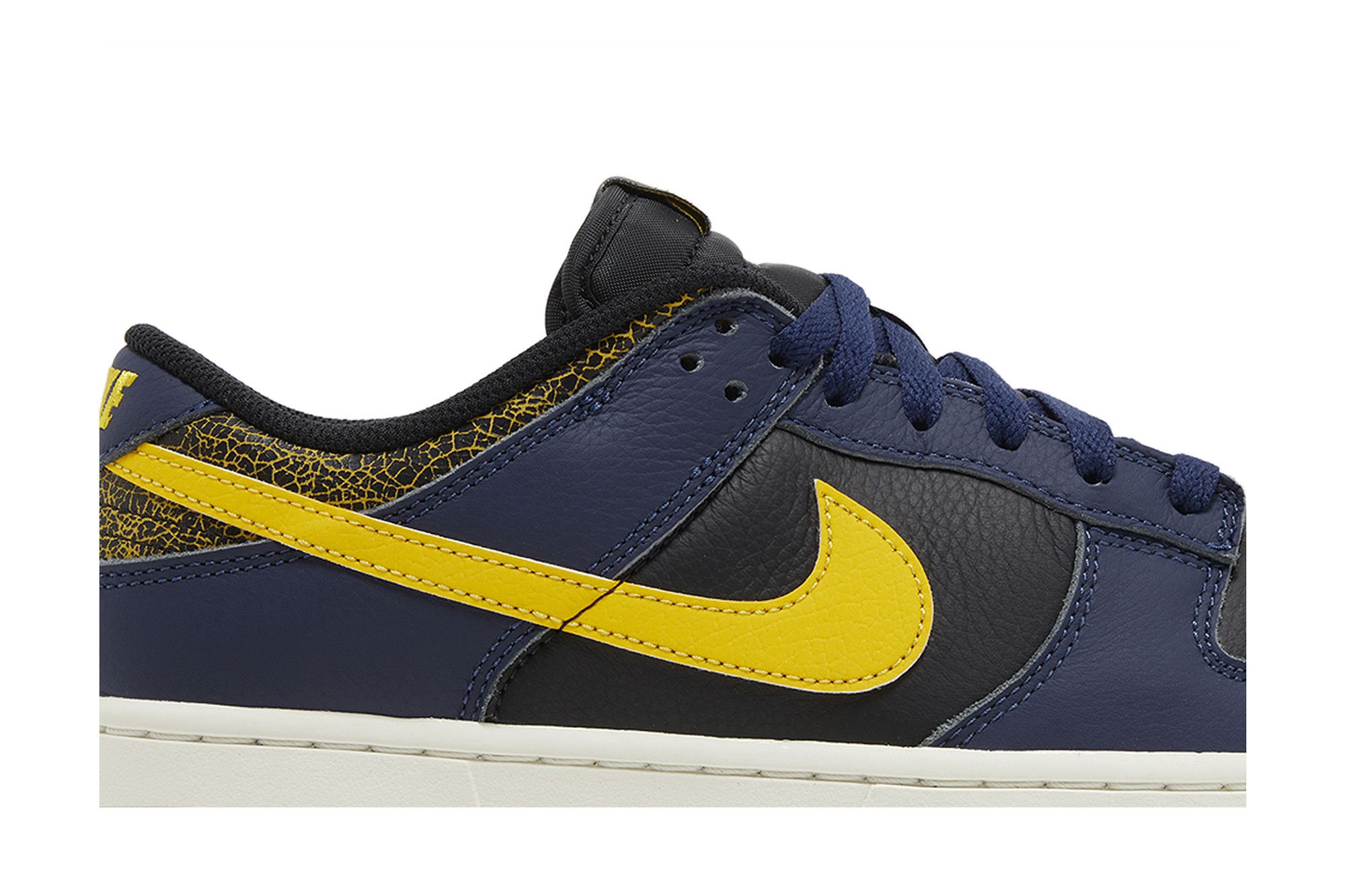 Order ナイキ ダンク ロー "ビンテージ ミシガン" FZ4014-010