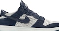 Order Nike Dunk Low Flyknit 'College Navy Platinum' dalam warna Navy & Platinum 917746-400