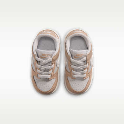 Shop Nike Dunk Low 麻布/鉑金色/米白色 IQ0803-200