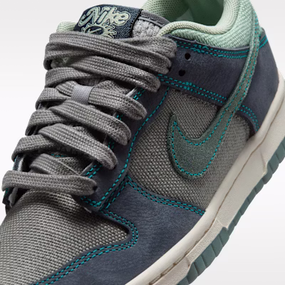 (JR) Nike Dunk Low LV8 1 Pencil Point/Dark Obsidian/Steam/Mineral Slate Malay IO9743-001 Sizing (JR) Nike Dunk Low LV8 1 Pencil Point/Dark Obsidian/Steam/Mineral Slate Malay IO9743-001