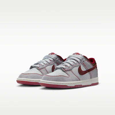 耐克Dunk Low LV8 纯铂金/狼灰/队红/酒红色 IO9743-002 Purchase 耐克Dunk Low LV8 纯铂金/狼灰/队红/酒红色 IO9743-002