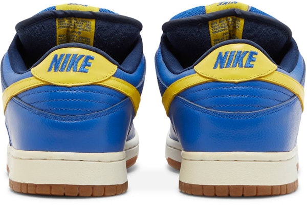 Nike Dunk Low Pro SB 'Boca Juniors' Sepatu Sneakers 304292-471 Details for Nike Dunk Low Pro SB 'Boca Juniors' Sepatu Sneakers 304292-471