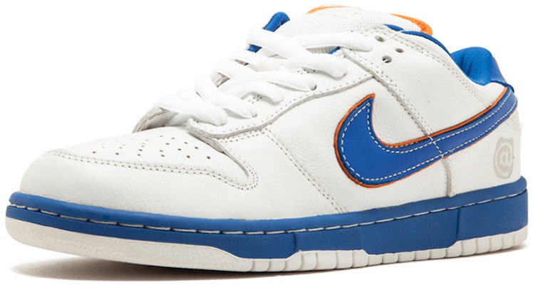 Nike Dunk Low Pro SB 'Medicom 1' Sepatu Sneaker 304292-142 Lookbook Nike Dunk Low Pro SB 'Medicom 1' Sepatu Sneaker 304292-142