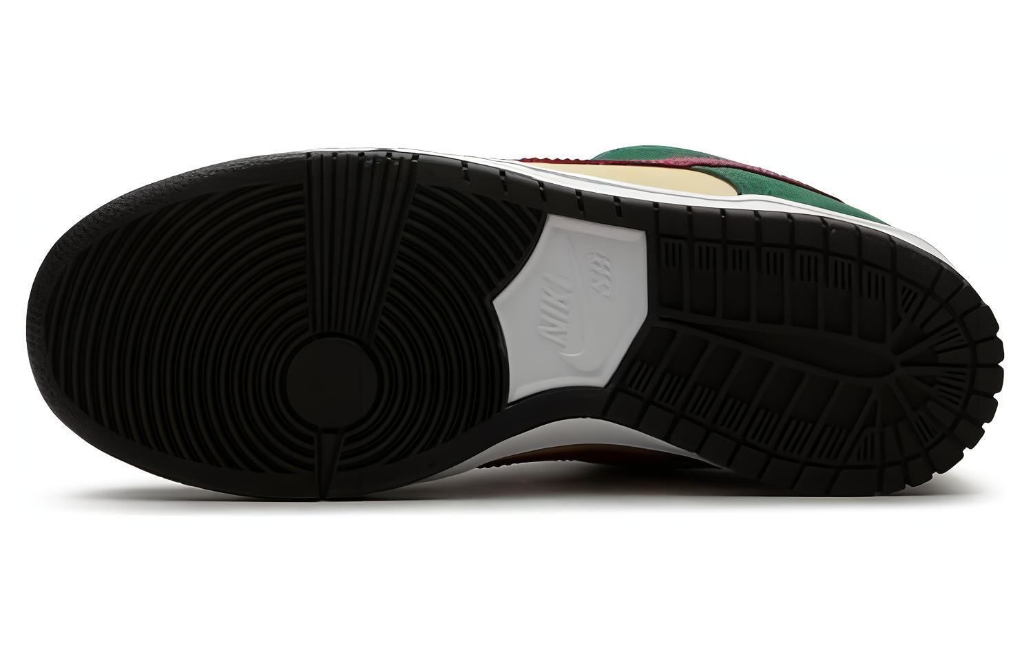 Shop Nike Dunk Low Pro SB 'Vegas Gold' Emas. 304292-700