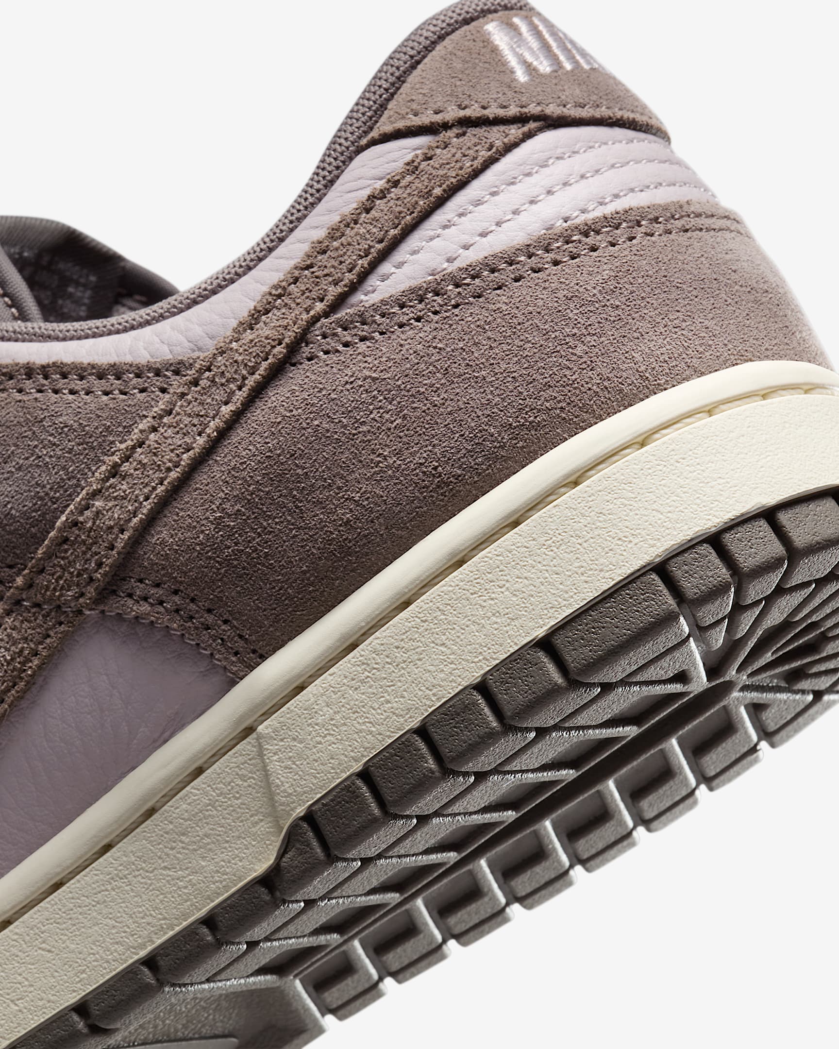 Cheap Nike Dunk Low Retro 特別版 皮革/麂皮鞋款 FQ8249-001