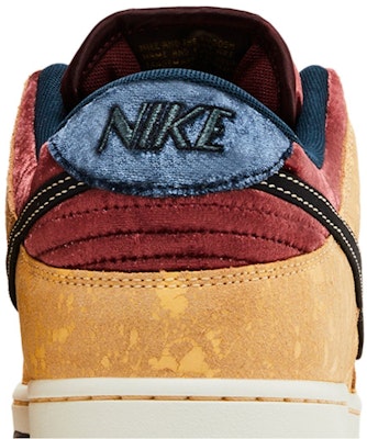 Nike Dunk Low SB 'City of Cinema' FZ1278-200 Sizing Nike Dunk Low SB 'City of Cinema' FZ1278-200