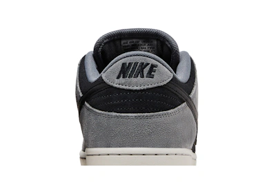 Nike Dunk Low SB 'Dark Smoke Grey'