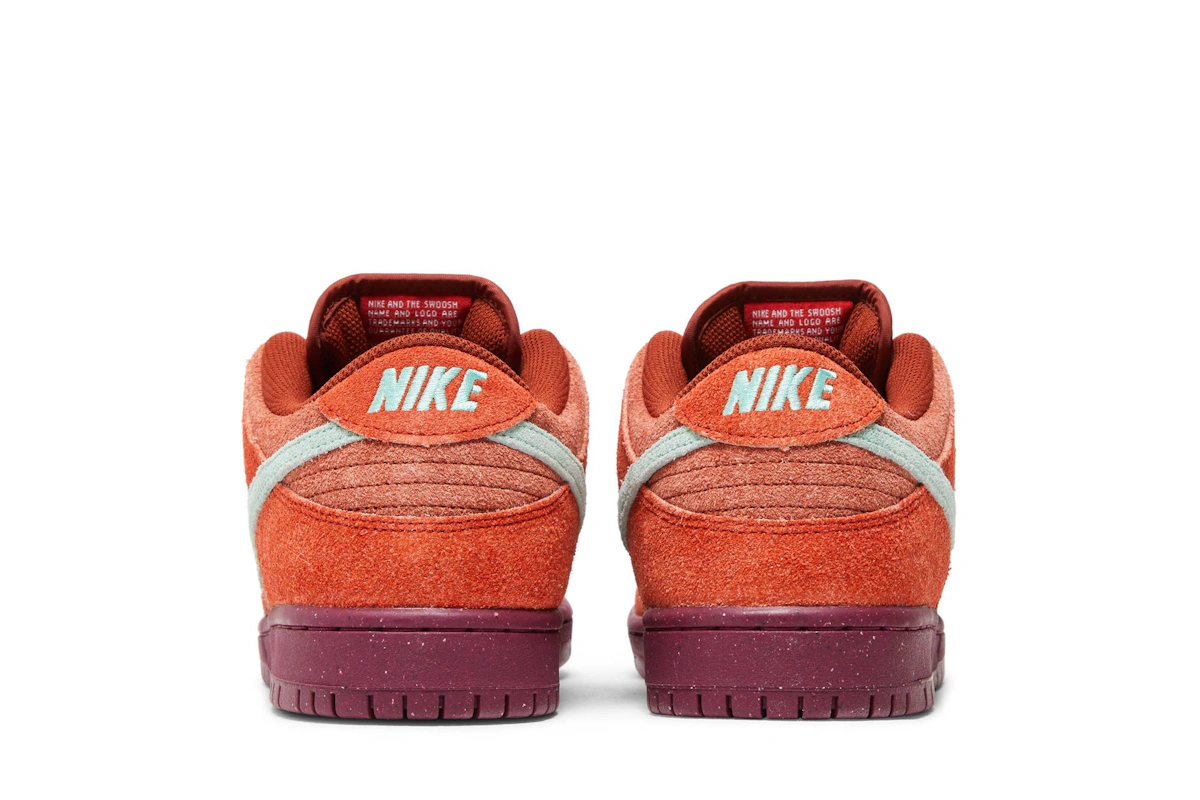 Nike Dunk Low SB 'Mystic Red'