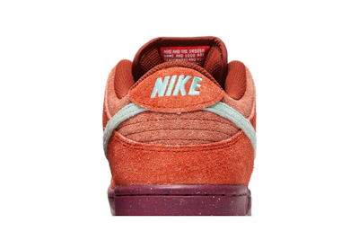 Nike Dunk Low SB 'Mystic Red'