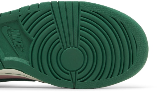 耐吉 Dunk Low SE '大師背後 9 系列' FZ0549-600 Purchase 耐吉 Dunk Low SE '大師背後 9 系列' FZ0549-600