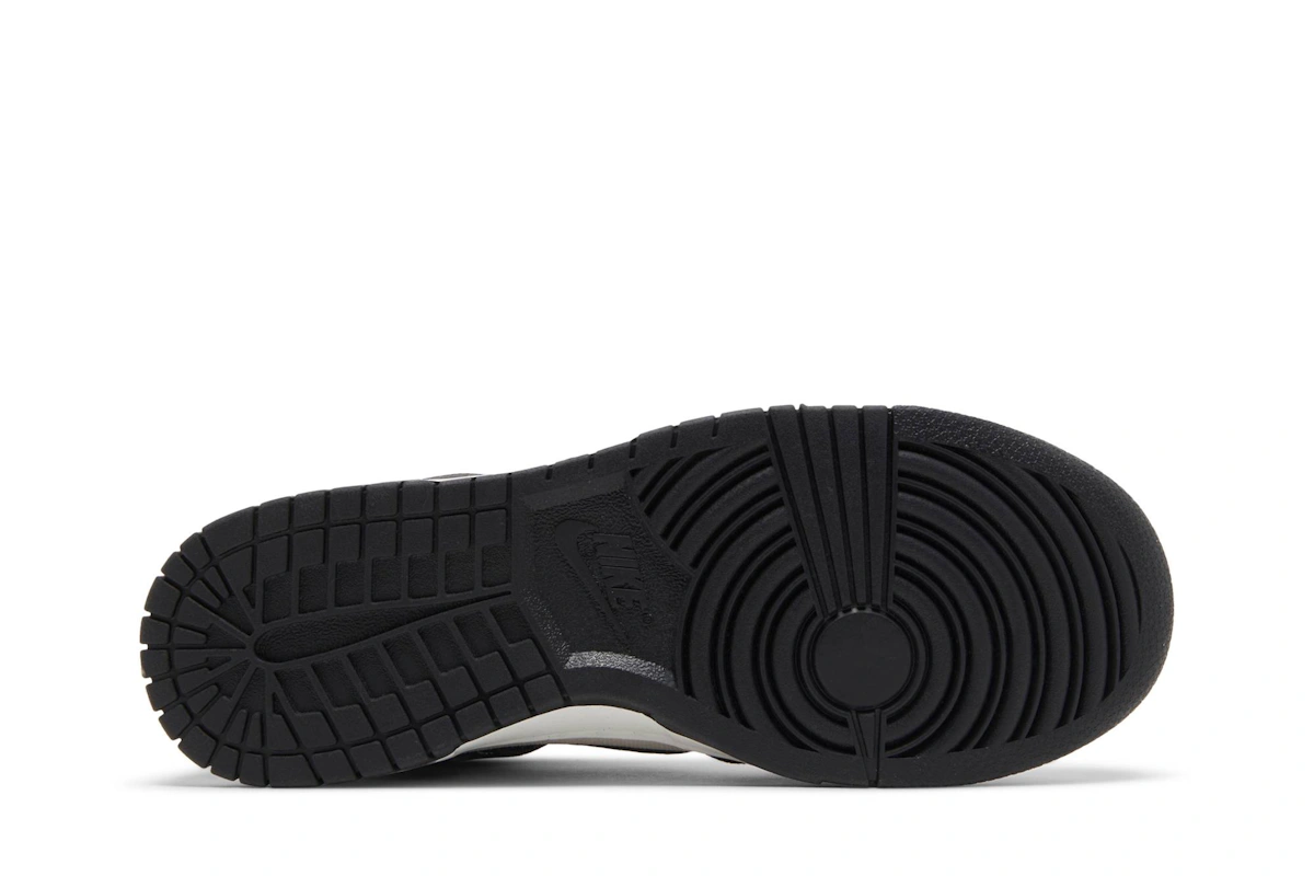 Nike Dunk Mid 'Panda' DV0830-102