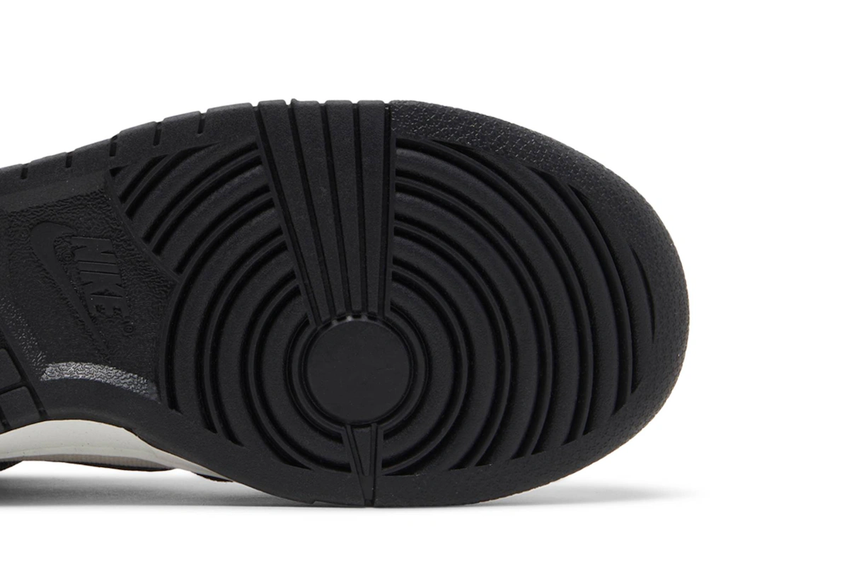 Nike Dunk Mid 'Panda' DV0830-102