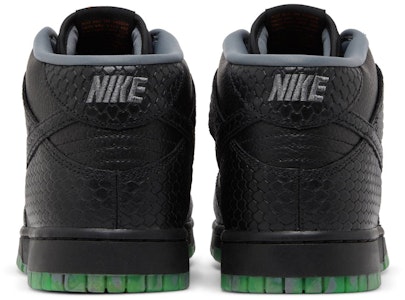 나이키 덩크 미드 프리미엄 '할로윈 - 전설의 기사' FQ8749-010 Details for 나이키 덩크 미드 프리미엄 '할로윈 - 전설의 기사' FQ8749-010