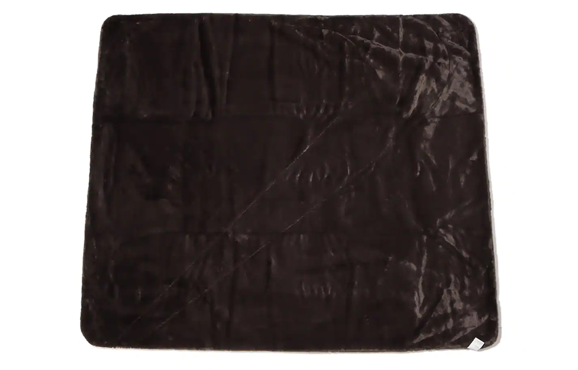 Lookbook Manta Chal de Terciopelo Pelo Sintético Nike Marrón Unisex Cálida y a Prueba de Viento. DO3793-220