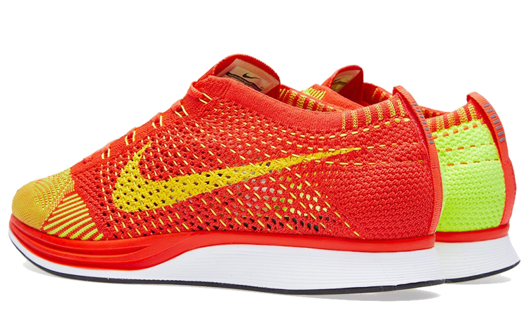 Lookbook 耐吉Flyknit Racer 低帮跑步鞋 男女同款 番茄炒蛋