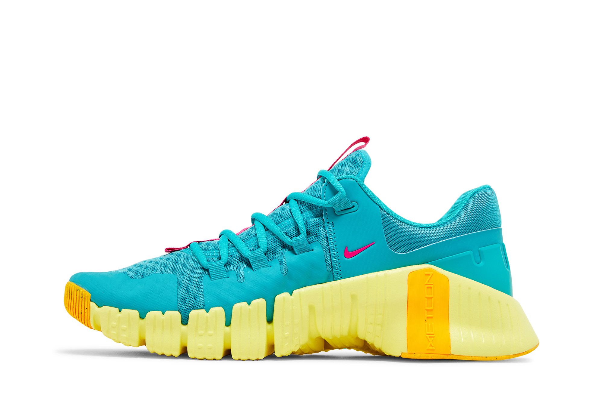 Shop Nike Free Metcon 5 '尘仙人掌 烈粉' DV3949-302